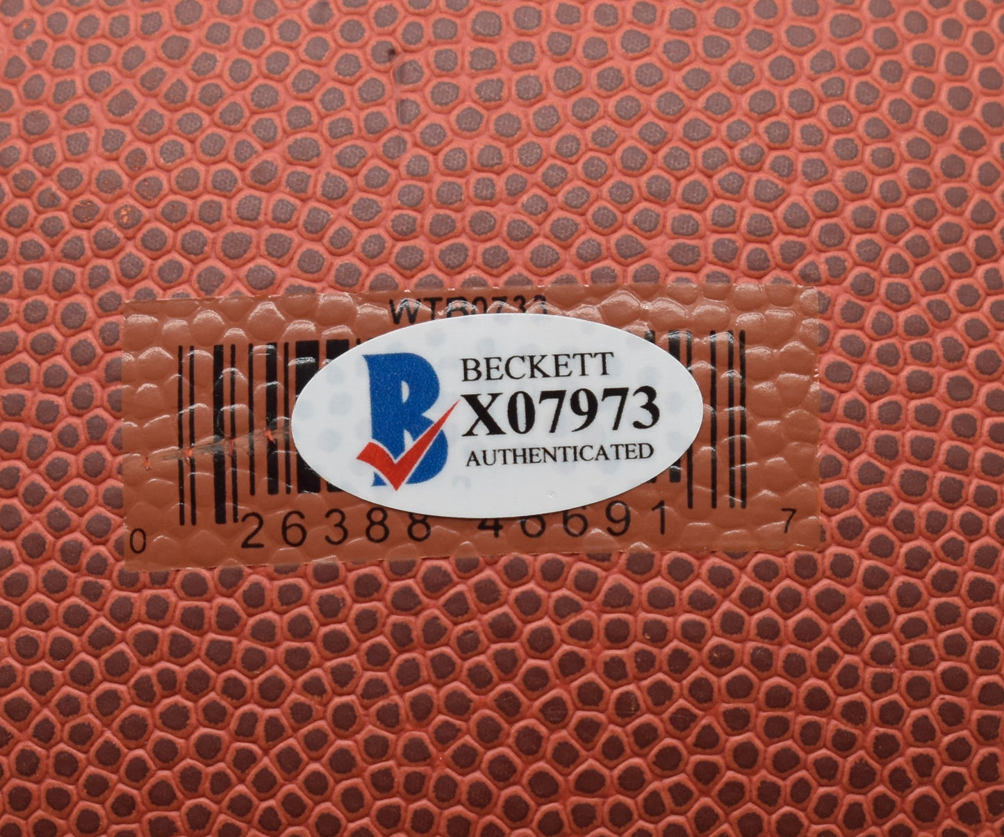 Bob Pettit HOF Signed Full Size Wilson Basketball Hawks Beckett 211908