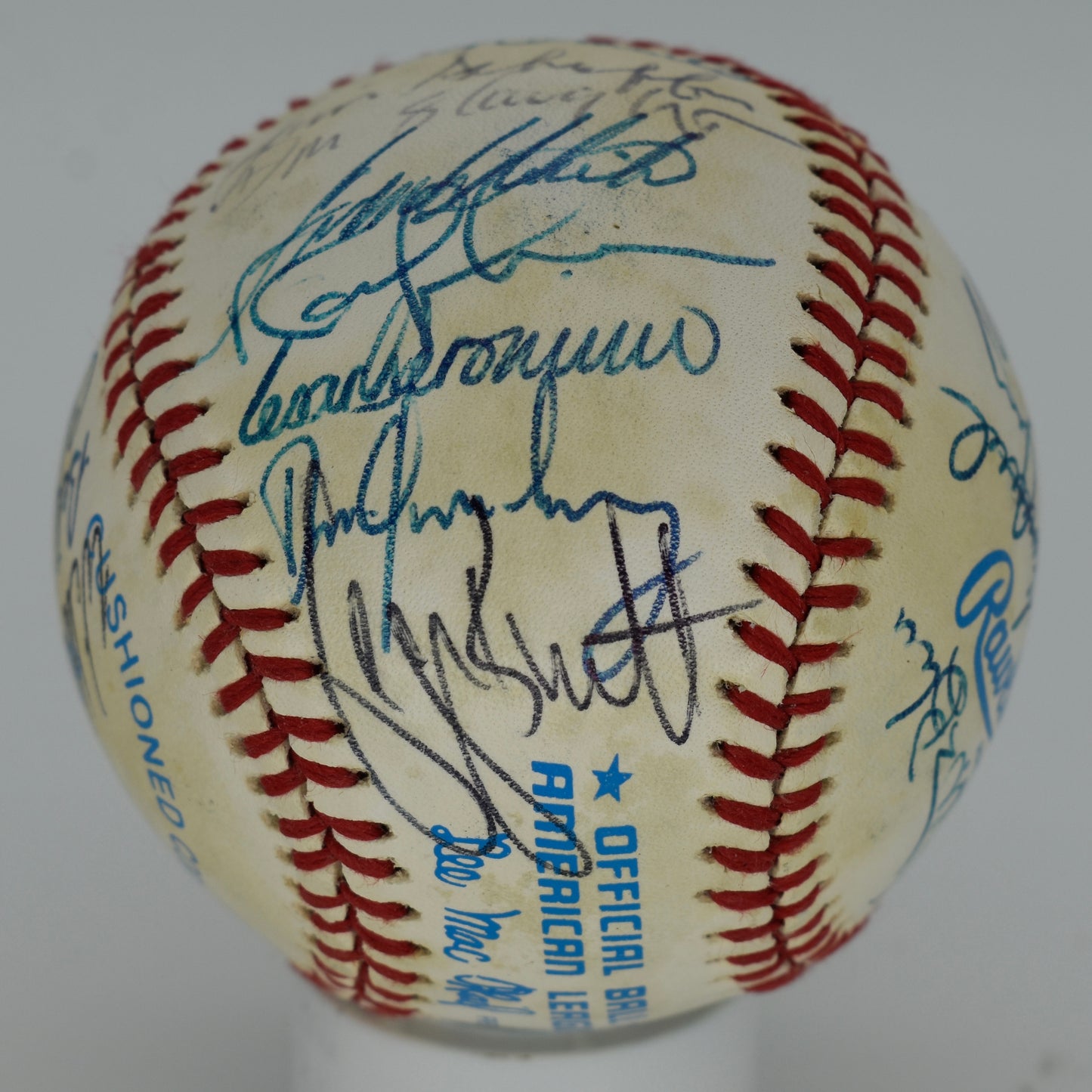 1983 Kansas City Royals Team-Signed OAL Baseball (25) Brett HOF JSA 212329