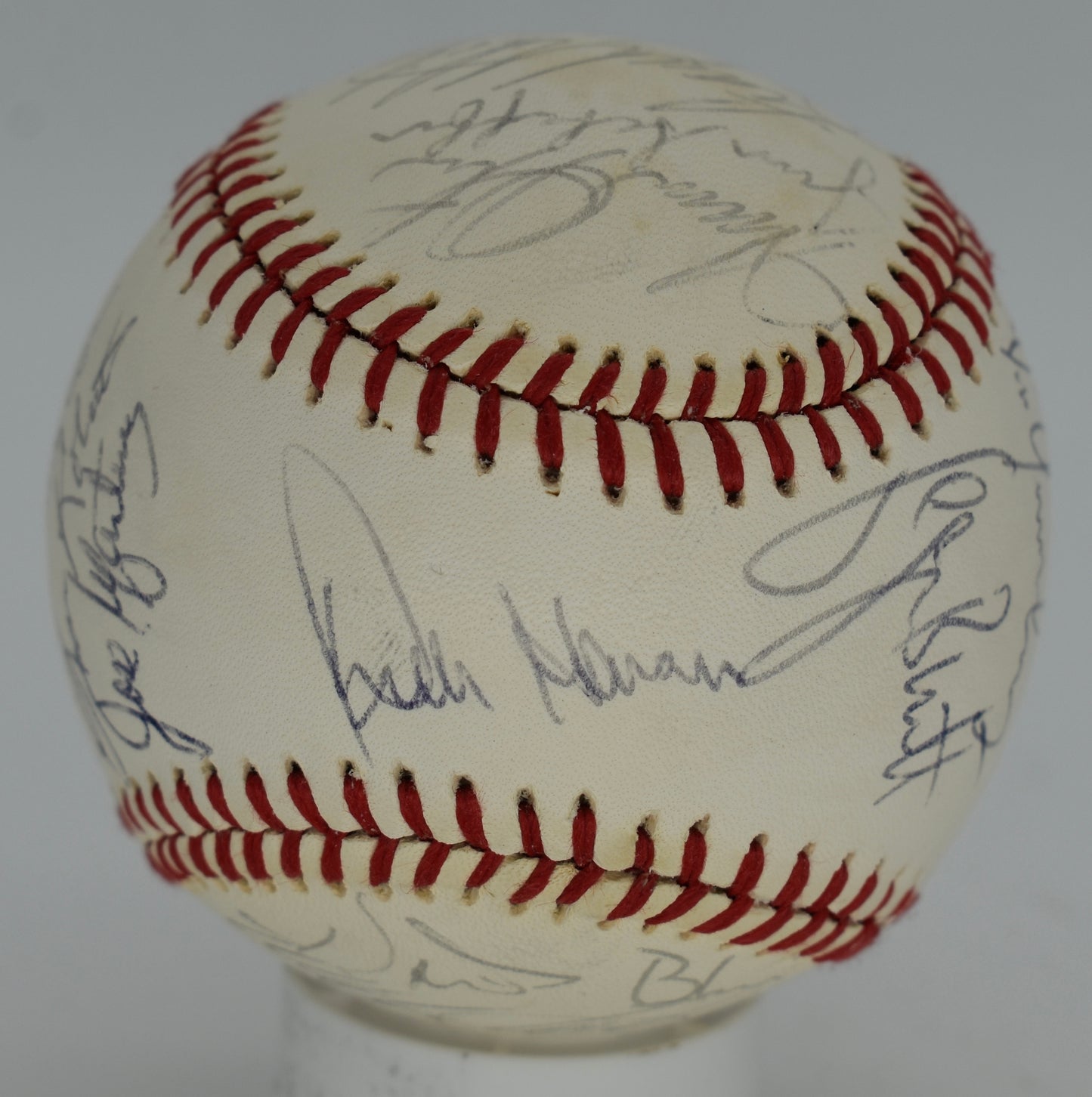 1983 Kansas City Royals Team-Signed OAL Baseball (25) Brett HOF JSA 212332
