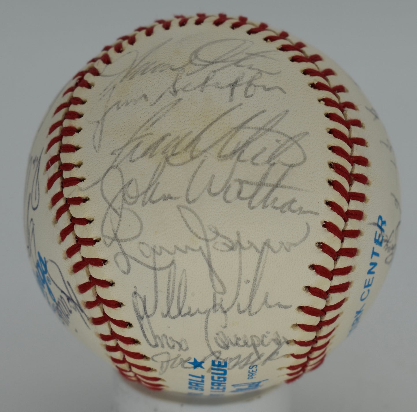 1983 Kansas City Royals Team-Signed OAL Baseball (25) Brett HOF JSA 212332