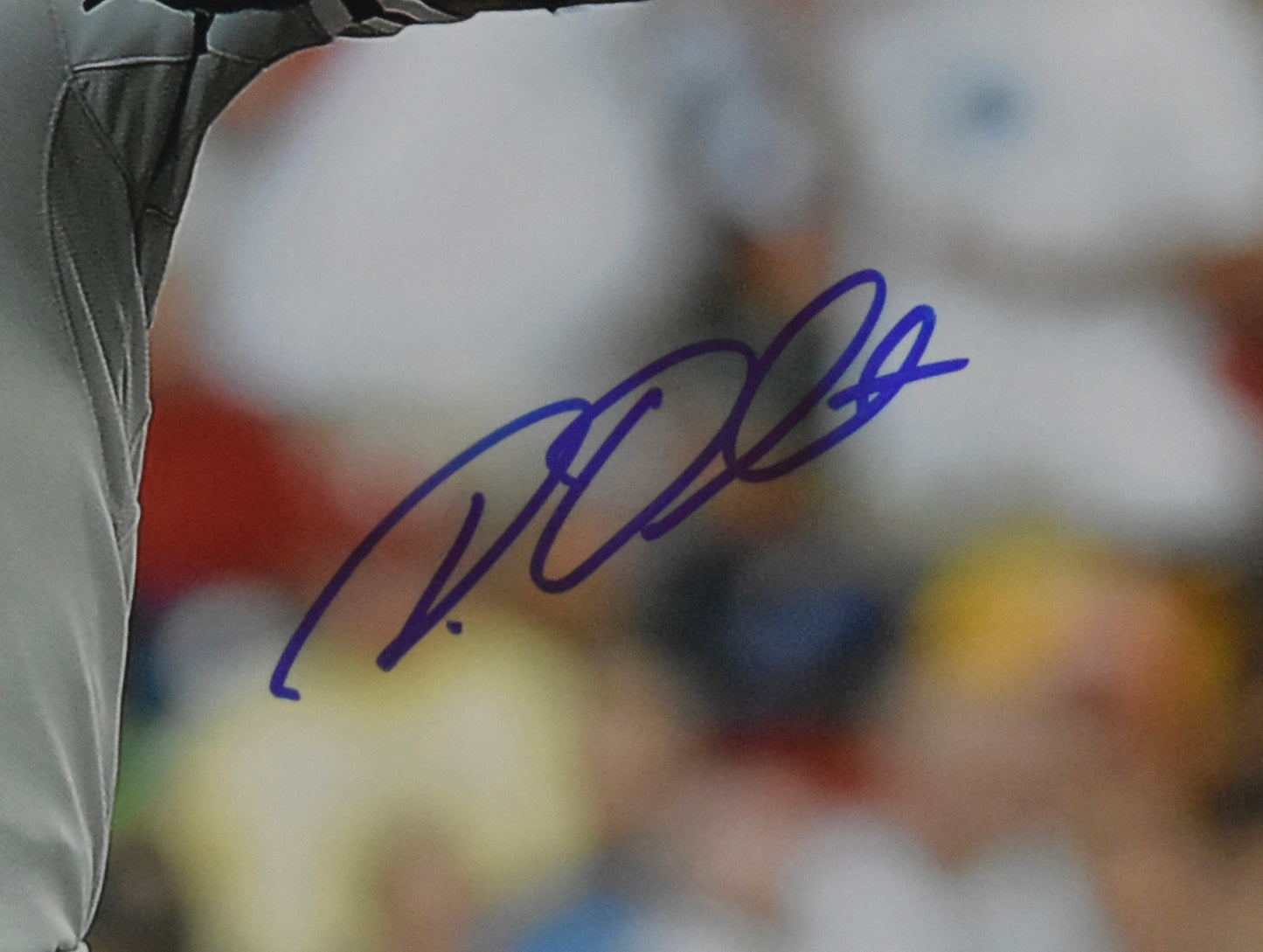 Roy Oswalt Signed/Autographed 16x20 Photo Phillies JSA 212513
