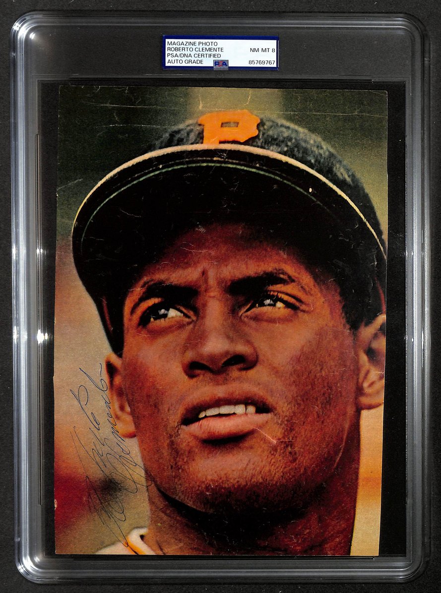 Roberto Clemente HOF Signed 8x10.5 Magazine Photo Pirates NM-MT 8 PSA/DNA 212349