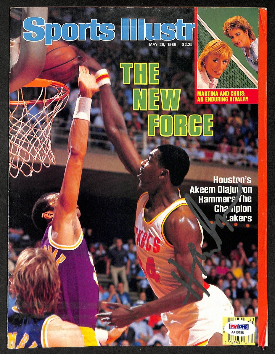 Akeem Olajuwon HOF Signed 1986 Sports Illustrated Rockets PSA/DNA 212070