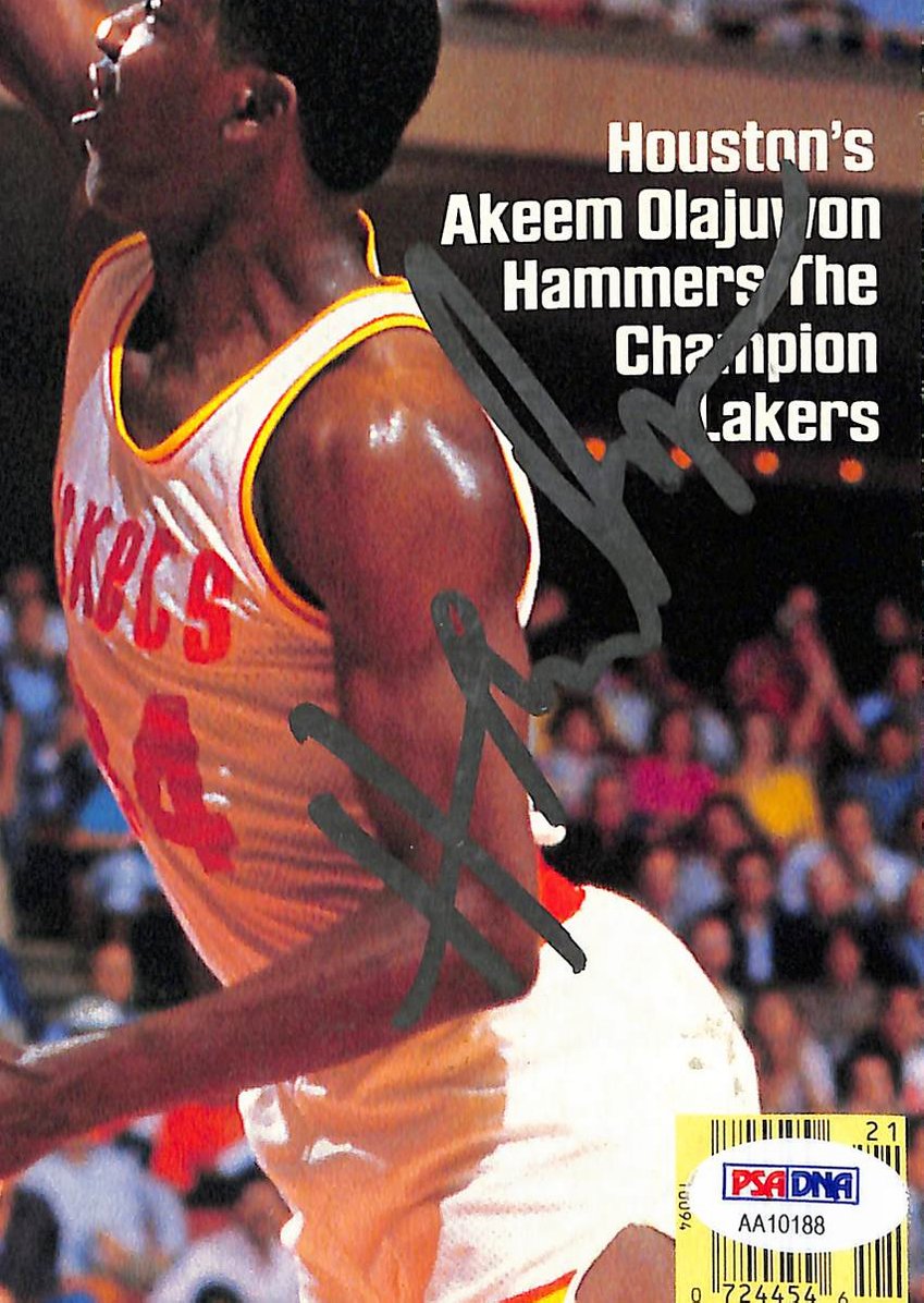 Akeem Olajuwon HOF Signed 1986 Sports Illustrated Rockets PSA/DNA 212070