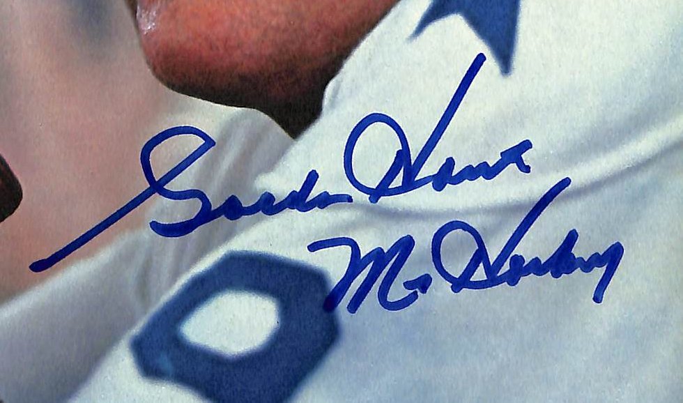 Gordie Howe HOF Signed/Autographed 1974 Sports Illustrated Aeros JSA 212142
