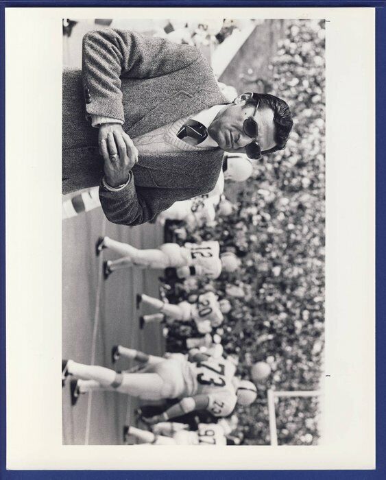 Joe Paterno Penn State 1982 wire 8x10 photo 119775