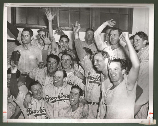 Keneshaw Mountain Landis 1942 NY Yankees 6.5x8.5 B/W Wire/Press Photo 150763