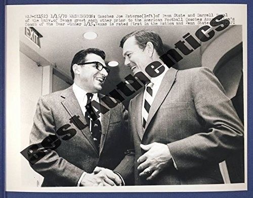 Joe Paterno w/ Darrell Royal 7x9 1970 Wire/Press Photo