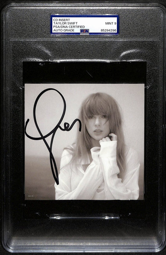 Taylor Swift Signed/Auto CD Insert 4.75x4.75 B/W Photo PSA/DNA MINT 9 190877