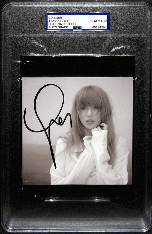 Taylor Swift Signed/Auto CD Insert 4.75x4.75 B/W Photo PSA/DNA GEM MT 10 190865