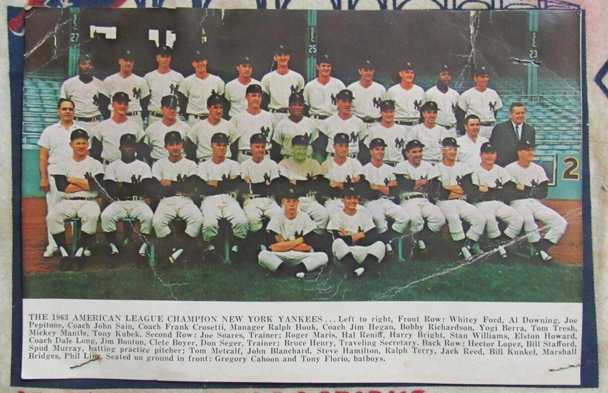 Vintage 1963 New York Yankees 30x12 Felt Pennant with Team Photo