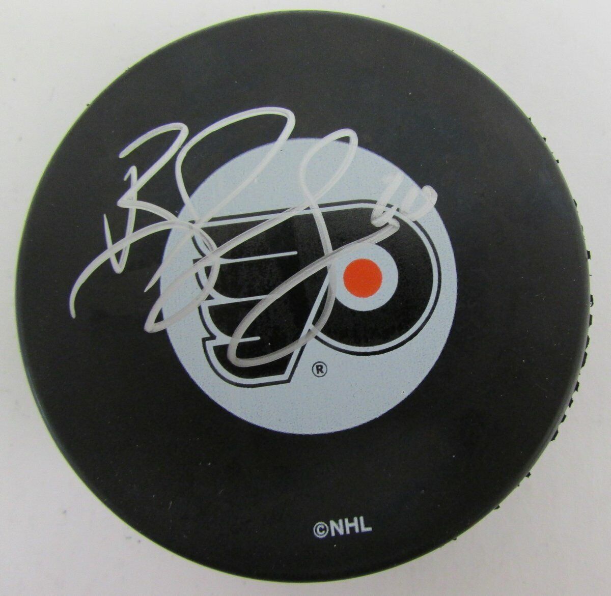 R.J. Umberger Philadelphia Flyers Autographed/Signed Flyers Logo Puck 140397