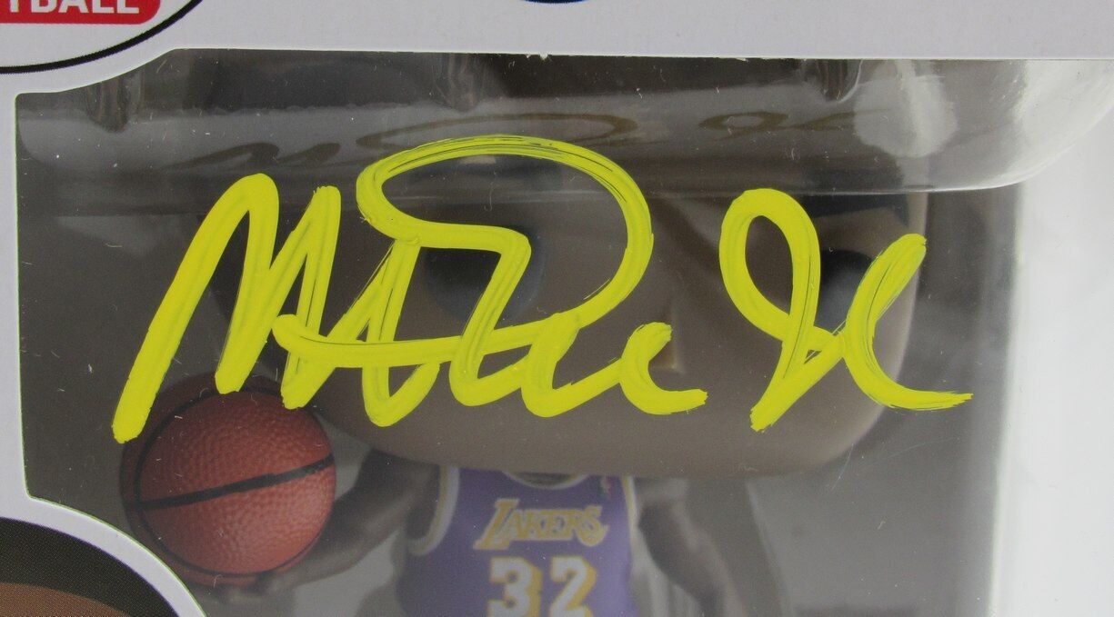 Magic Johnson Autographed Funko Pop! #150 Figurine Lakers Beckett 180031