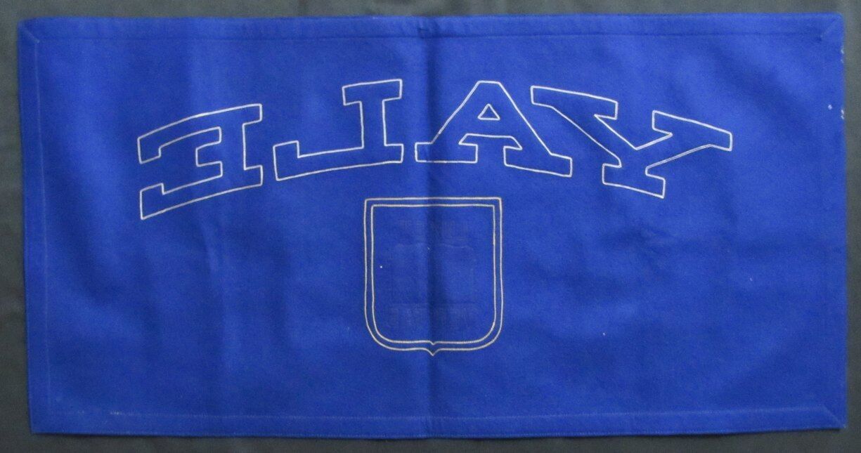 Vintage YALE Blue Vintage  Felt Banner 34 inches x 17 inches 176566