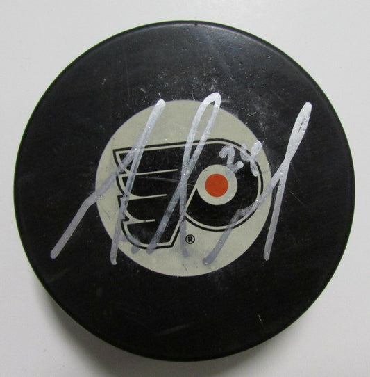 Matt Read Flyers Autographed/Signed Flyers Logo Puck JSA 144352