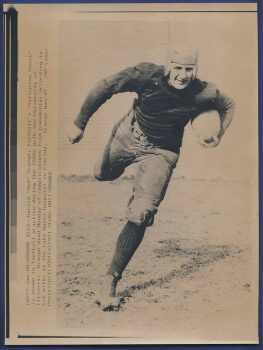 Harold "Red" Grange Univ of Illinois wire photo Grange Obit 112417