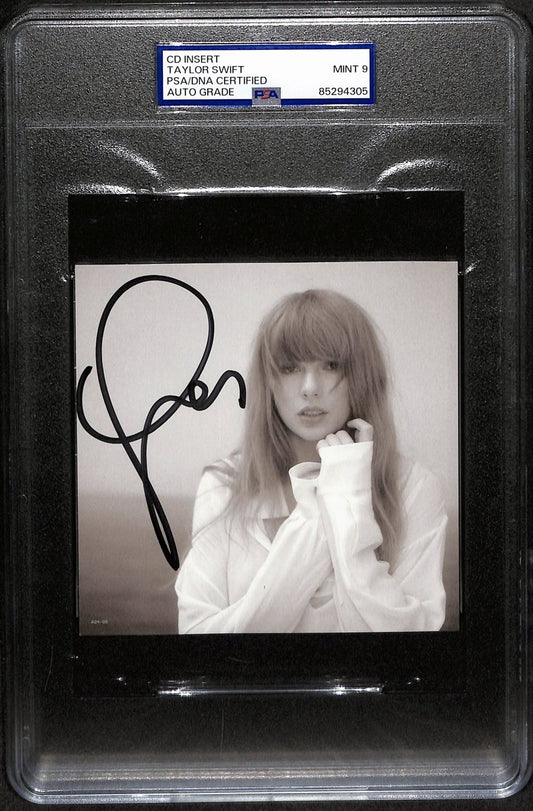 Taylor Swift Signed/Auto CD Insert 4.75x4.75 B/W Photo PSA/DNA MINT 9 190878