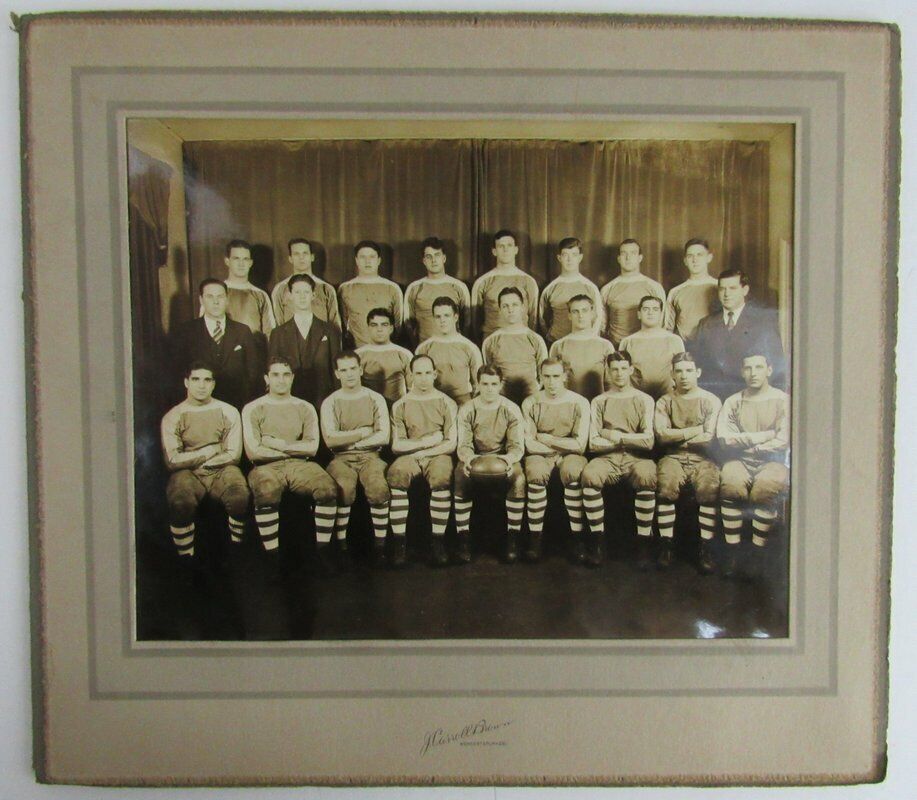 Holy Cross Football Team Vintage Cabinet Photo 8x10 Worchester, Mass. 139676