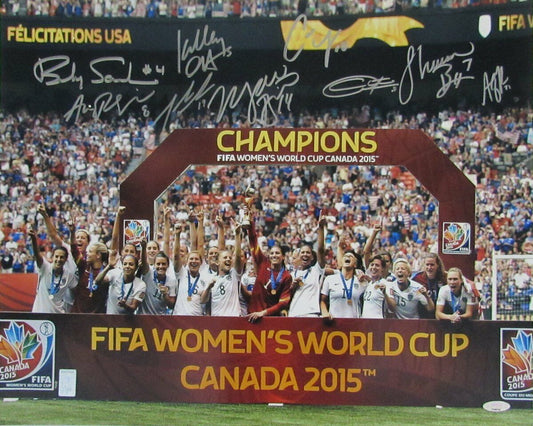 USA Womens Team 2015 World Cup Signed by 10  16x20 Lloyd ++ Photo TriStar 141355