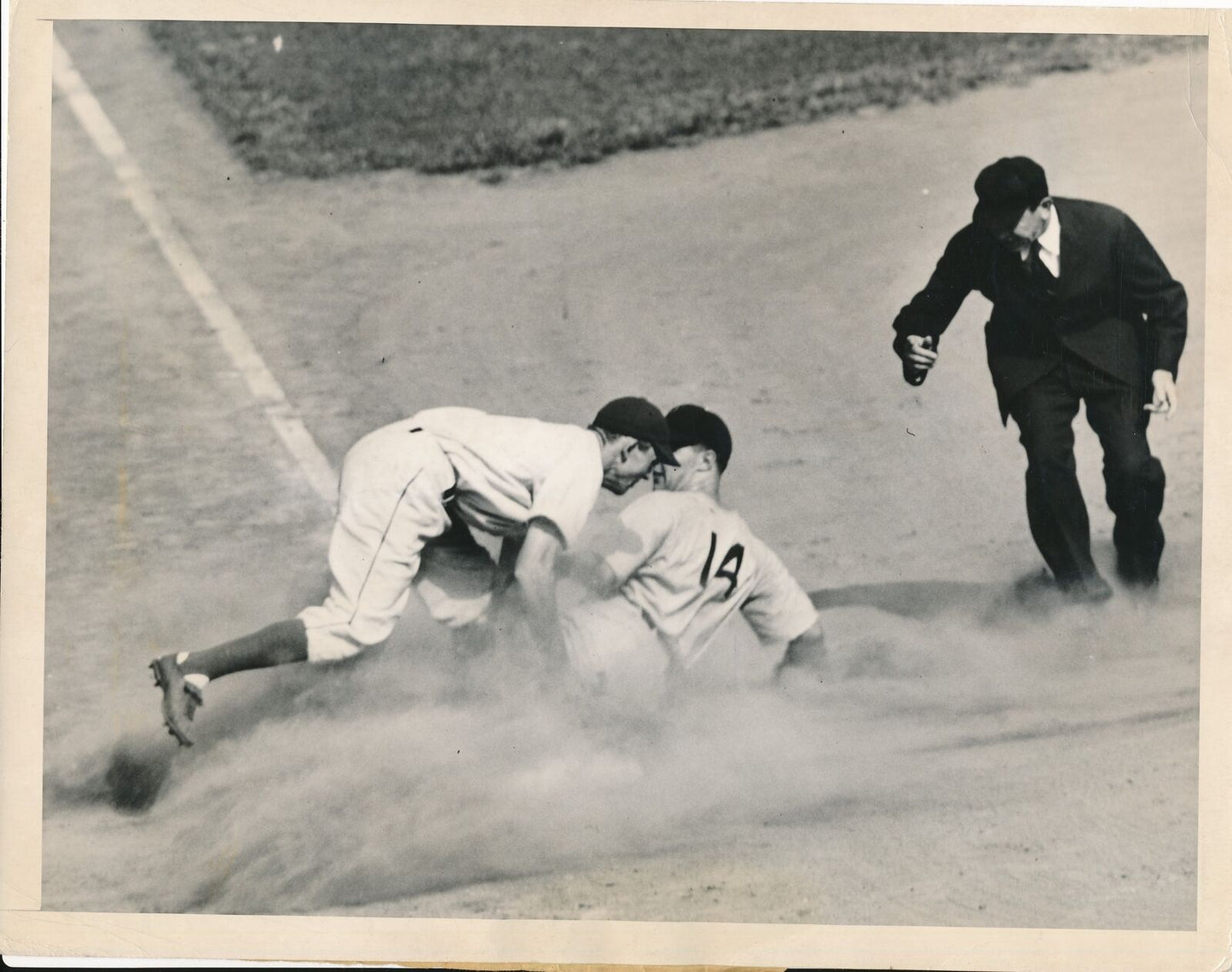 Buster Matnard 9x7 B/W 1943 Press Wire Photo New York Giants