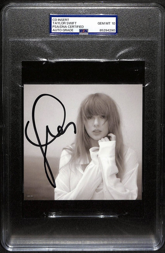 Taylor Swift Signed/Auto CD Insert 4.75x4.75 B/W Photo PSA/DNA GEM MT 10 190871