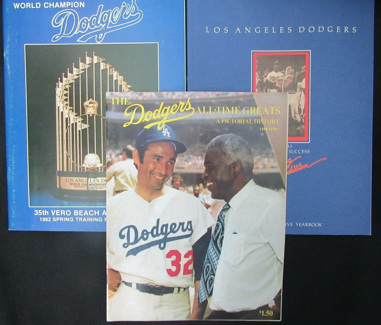 Lot of 5 Los Angeles Dodgers Yearbooks/Pubs incl 1967/1974 Yearbooks 153948