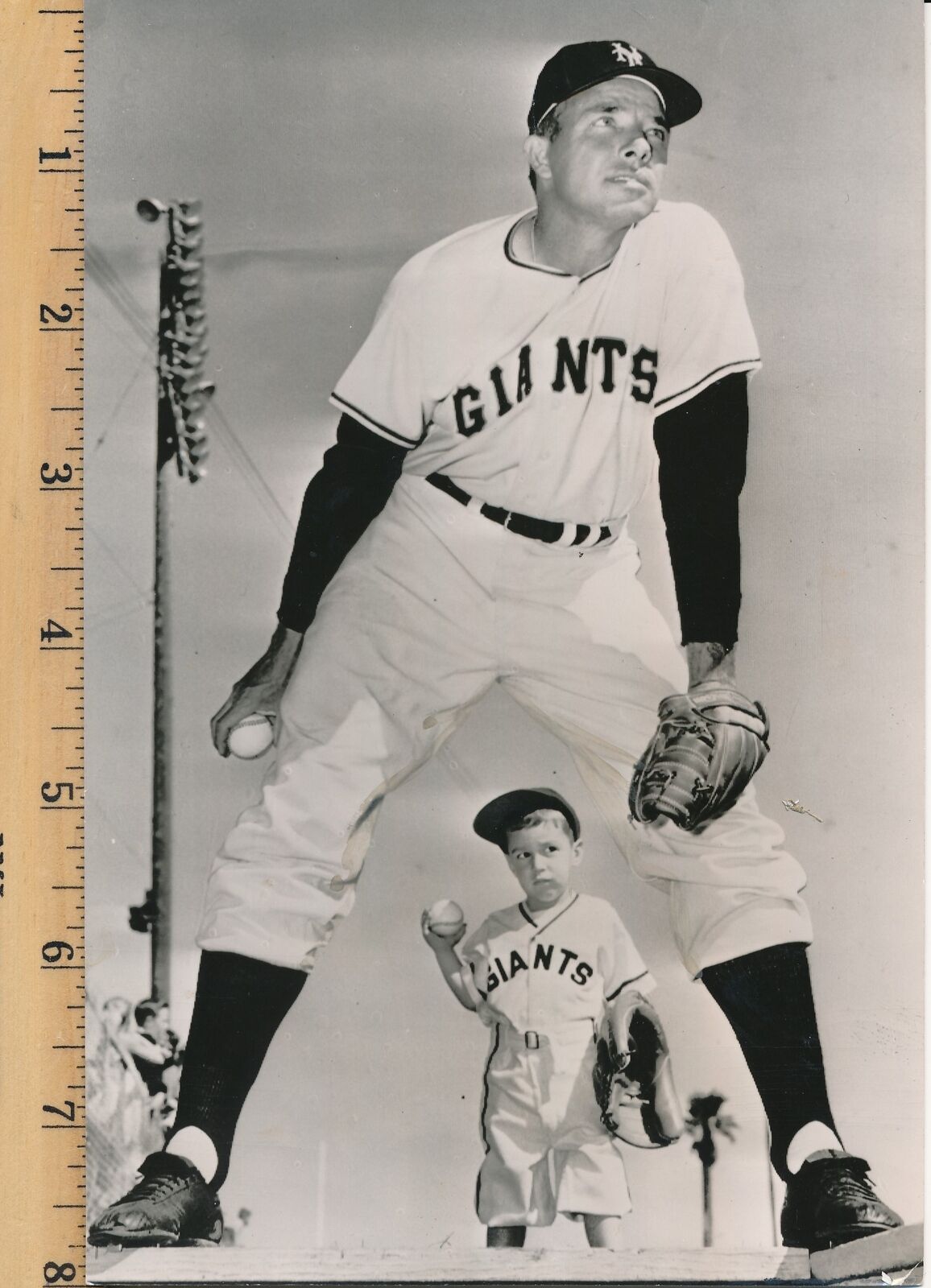 Jim Hearn 8x10 B/W 1956 Press Wire Photo New York Giants