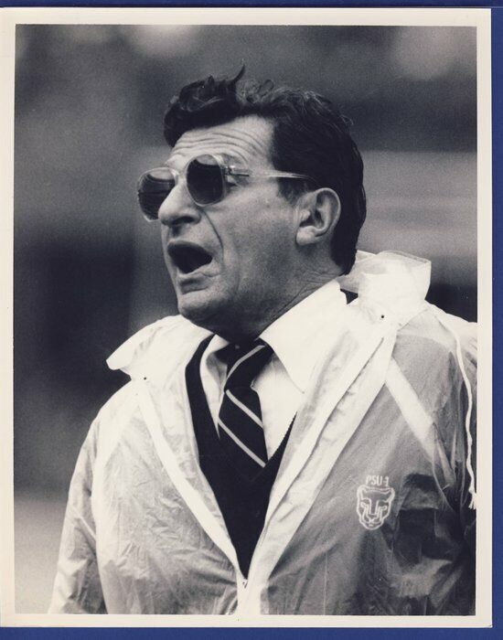 Joe Paterno Penn State 1985 wire 8x10 photo 119761