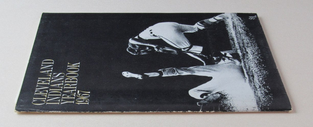 1967 Cleveland Indians Yearbook w/ Portrait Photos 189975