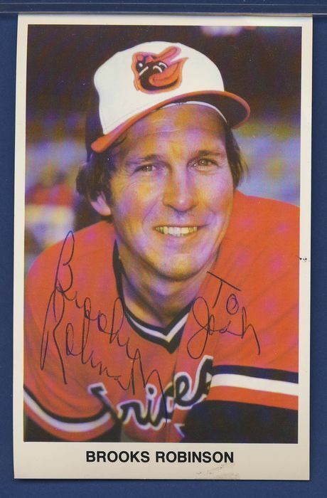 Brooks Robinson Baltimore Orioles Signed 3 1/2 x 5 Color Photo 113851