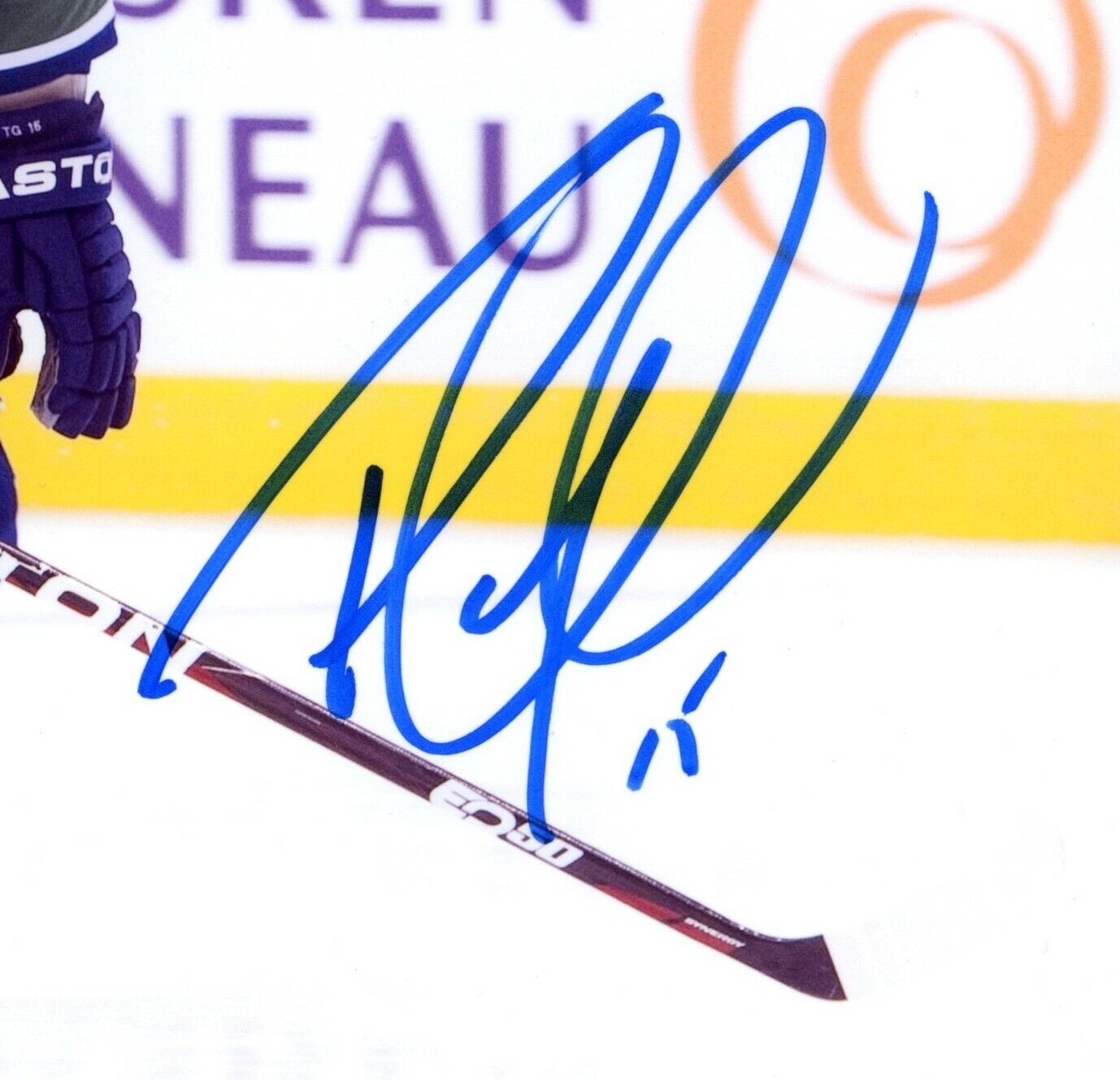Tanner Glass Vancouver Canucks Signed/Autographed 8x10 Photo 152981