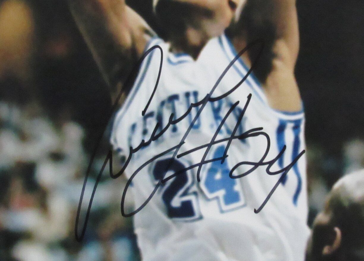 Antoine Walker Autographed 11x14 Basketball Photo Univ of Kentucky Beckett