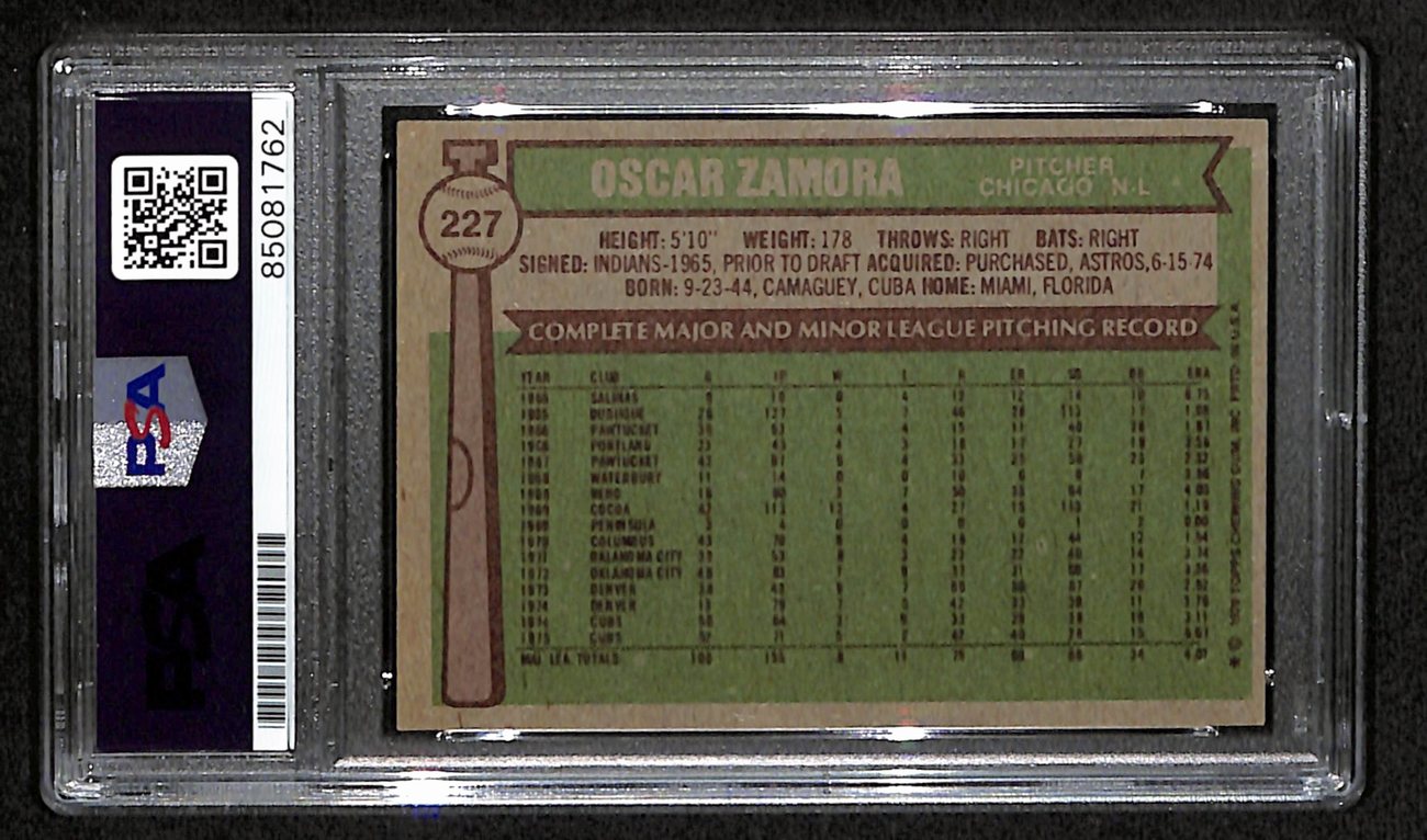 Oscar Zamora Signed 1976 Topps Card #49 Chicago Cubs PSA/DNA 184521