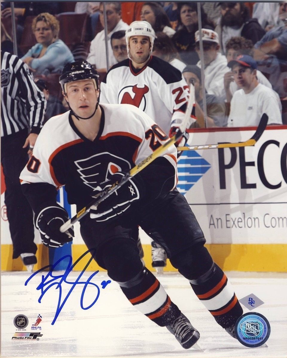 R.J. Umberger Philadelphia Flyers Signed/Autographed 8x10 Photo 127789