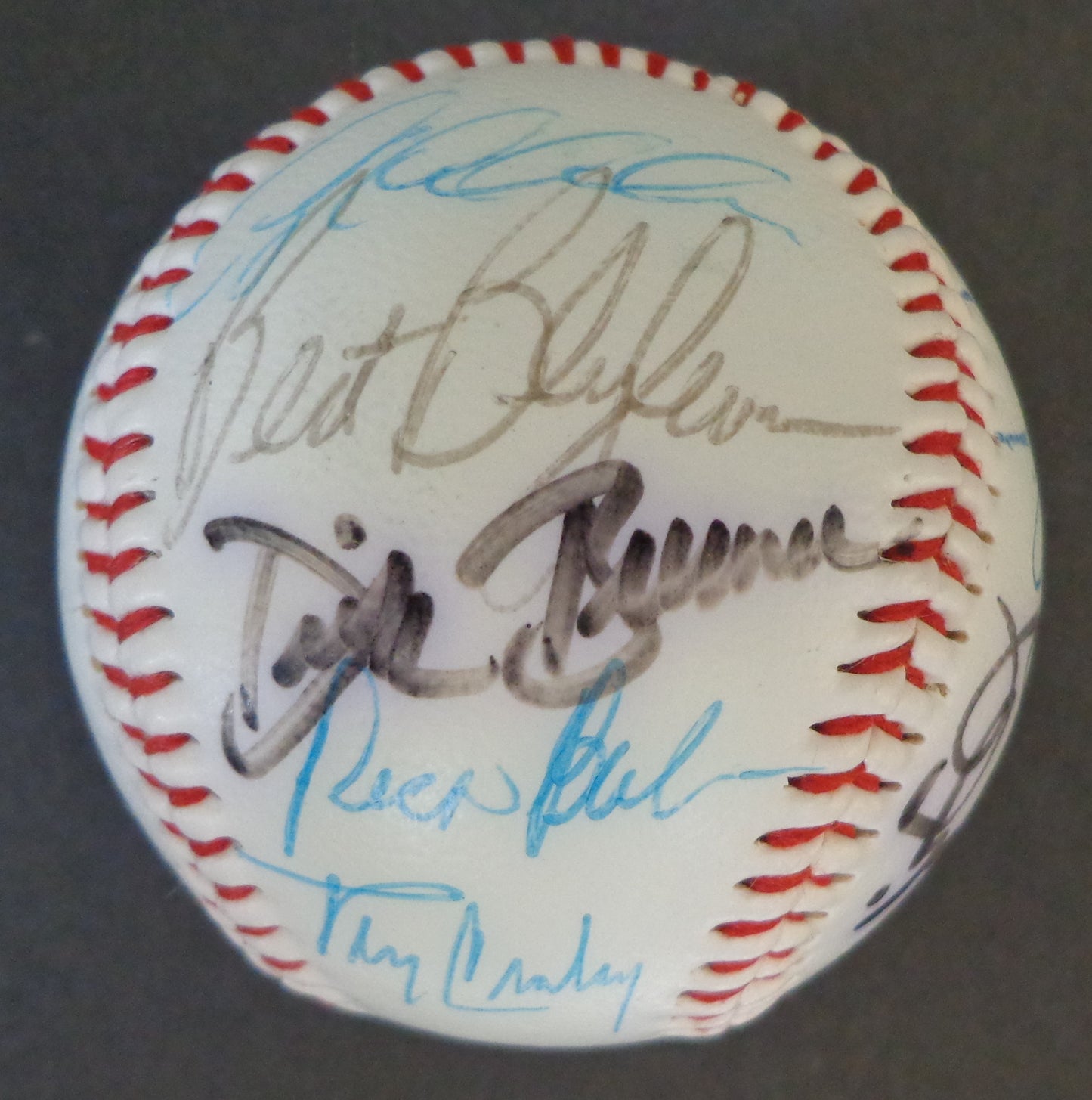 1995 Minnesota Twins Multi-Autographed by (16) Twins Logo Baseball 155693