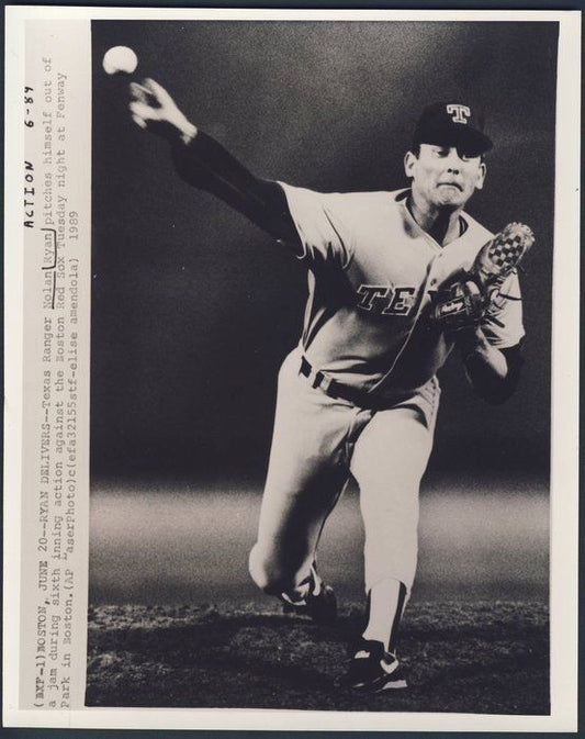 Texas Rangers Nolan Ryan Wire Photo 6/20/89  "Ryan Delivers"