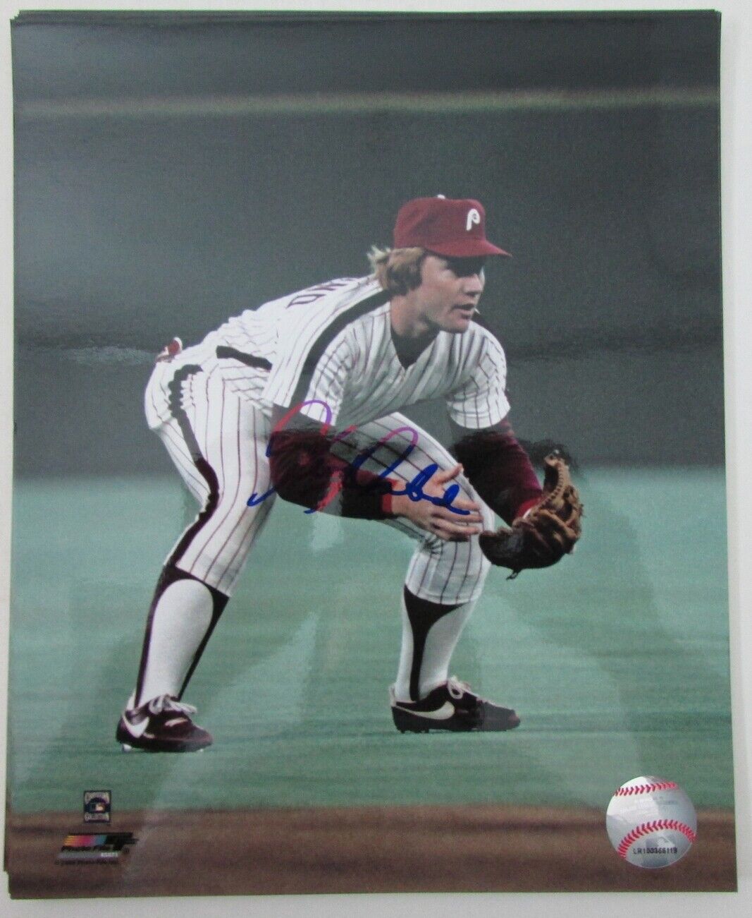 Lot of 44 Keith Moreland Philadelphia Phillies Signed 8x10 Photo MLB Holo 157448