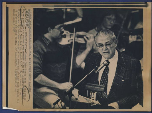 Woody Hayes Ohio State 1983 wire photo Practicing with Columbus Symph112403