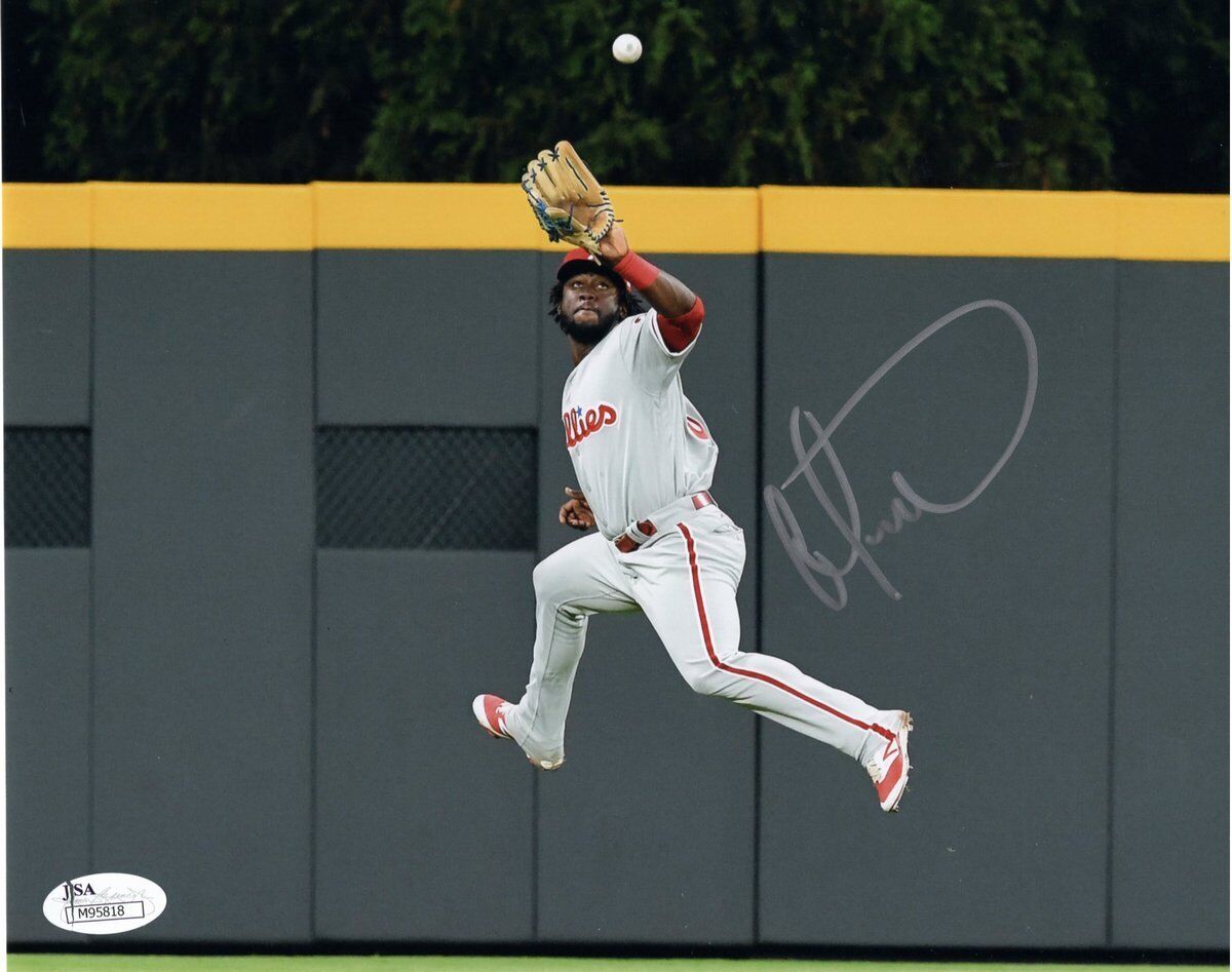 Odubel Herrera  Phillies Jump Catch Signed in Silver  8x10 Photo JSA 136498