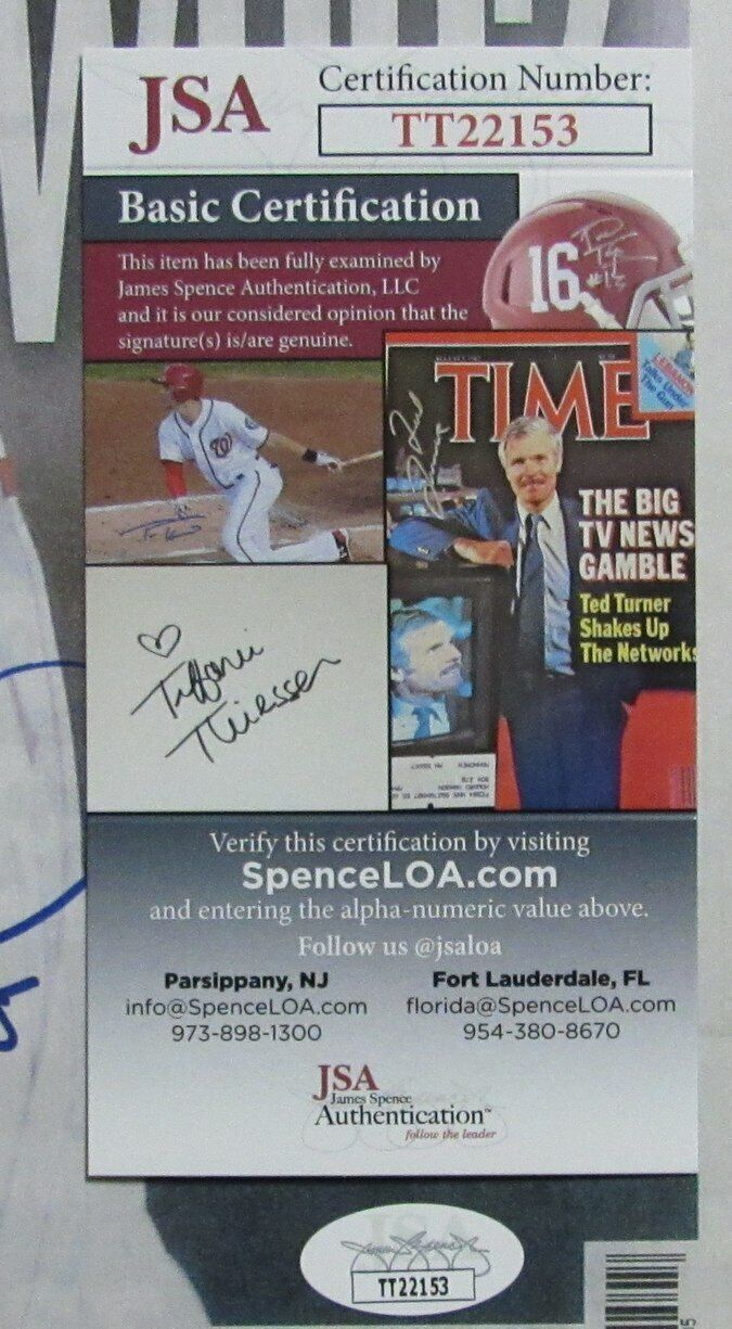 Cole Hamels Phiuladelphia Phillies Signed/Auto 11x14 Newspaper Photo JSA 164953