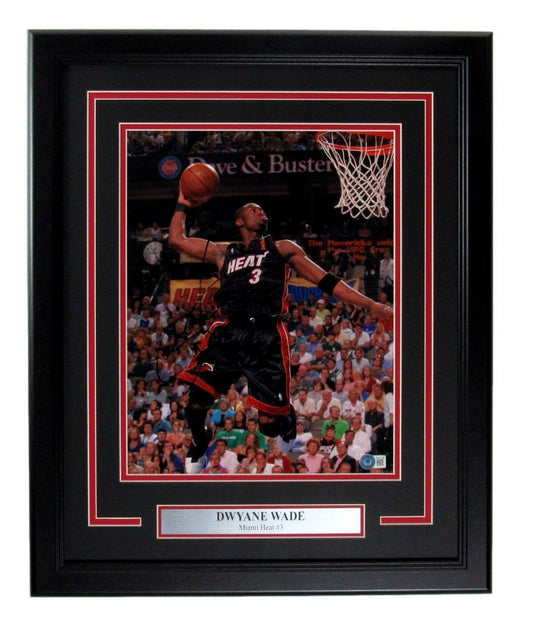 Dwyane Wade Autographed 11x14 Photo Miami Heat Framed Beckett