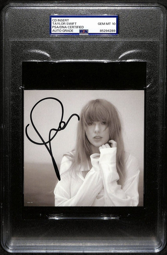 Taylor Swift Signed/Auto CD Insert 4.75x4.75 B/W Photo PSA/DNA GEM MT 10 190872