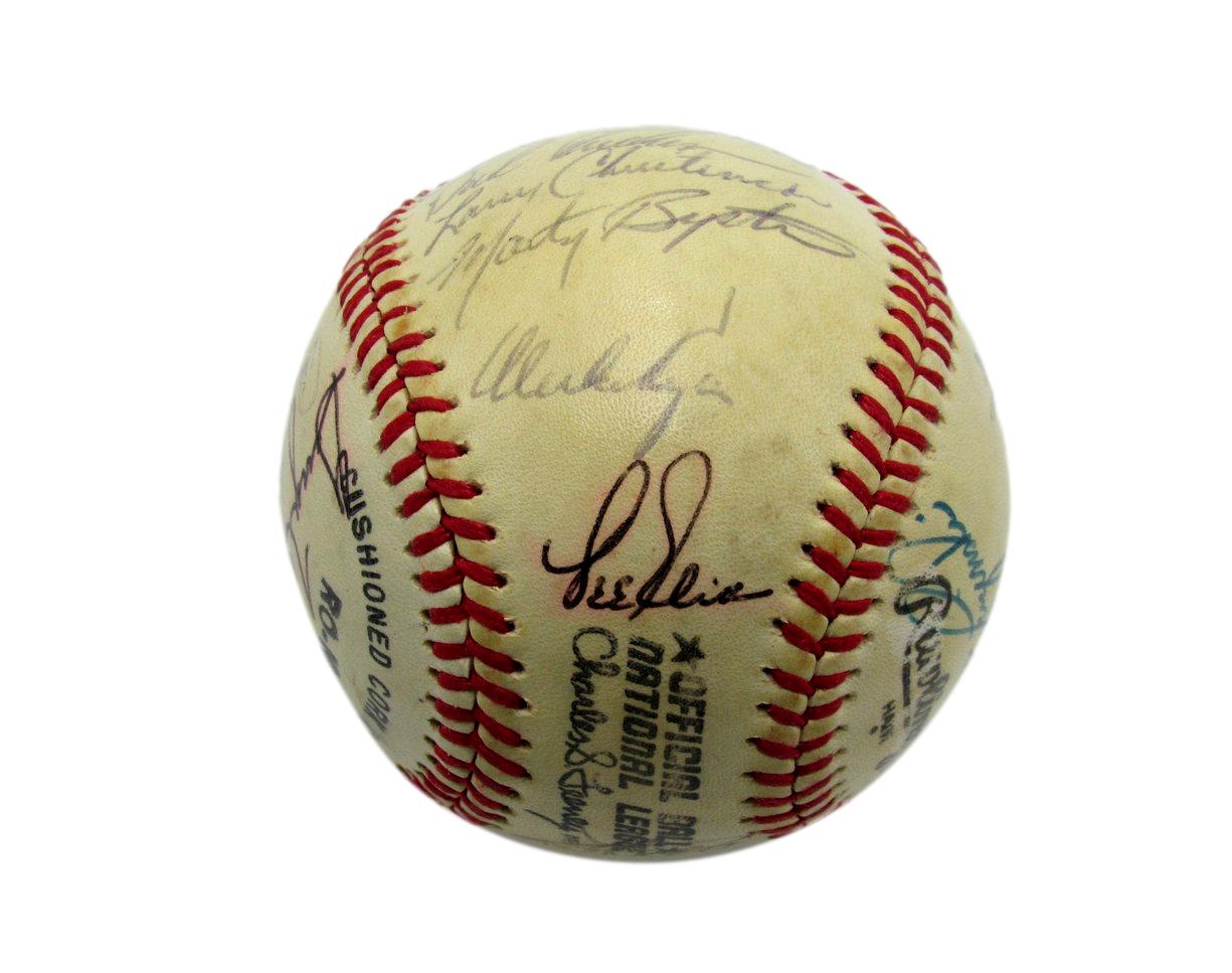 1980 Philadelphia Phillies Multi-signed by 25 ONL Baseball PSA/DNA 190556