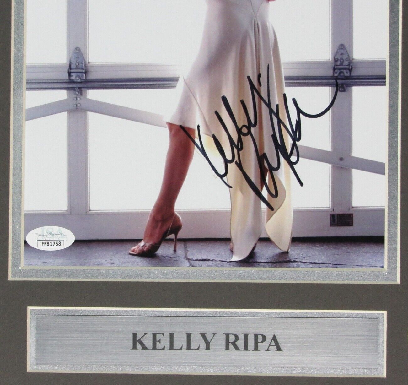 Kelly Ripa Actress Signed/Autographed 8x10 Photo Framed JSA 155609