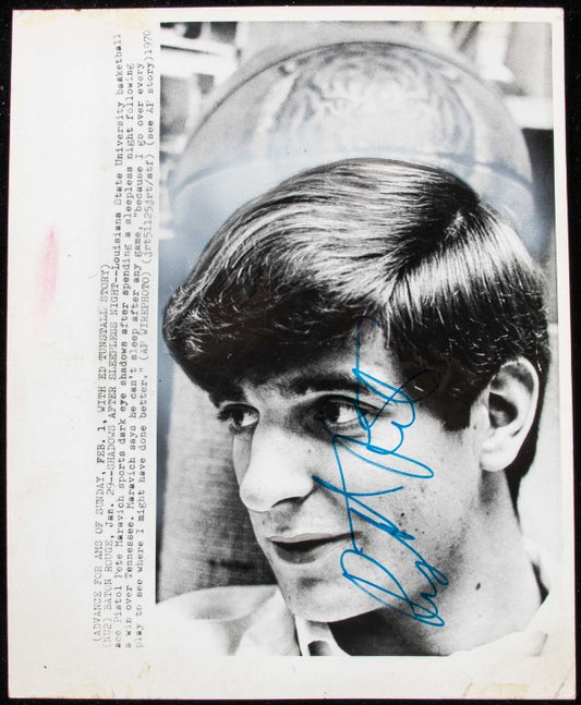 Pete Maravich autographed 1970 LSU "basketball ace" press photograph 191781