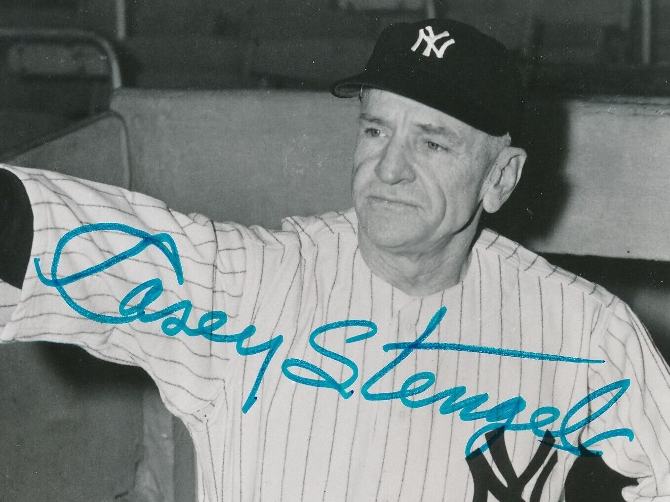 Casey Stengel HOF Autographed 8x10 B/W Photo New York Yankees JSA 171364